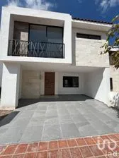 NEX-255486 - Casa en Venta, con 3 recamaras, con 3 baños, con 170 m2 de construcción en Entorno Residencial, CP 38115, Guanajuato.