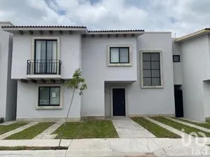 NEX-259002 - Casa en Venta, con 4 recamaras, con 2 baños, con 218 m2 de construcción en Quintas Campo Real, CP 38019, Guanajuato.