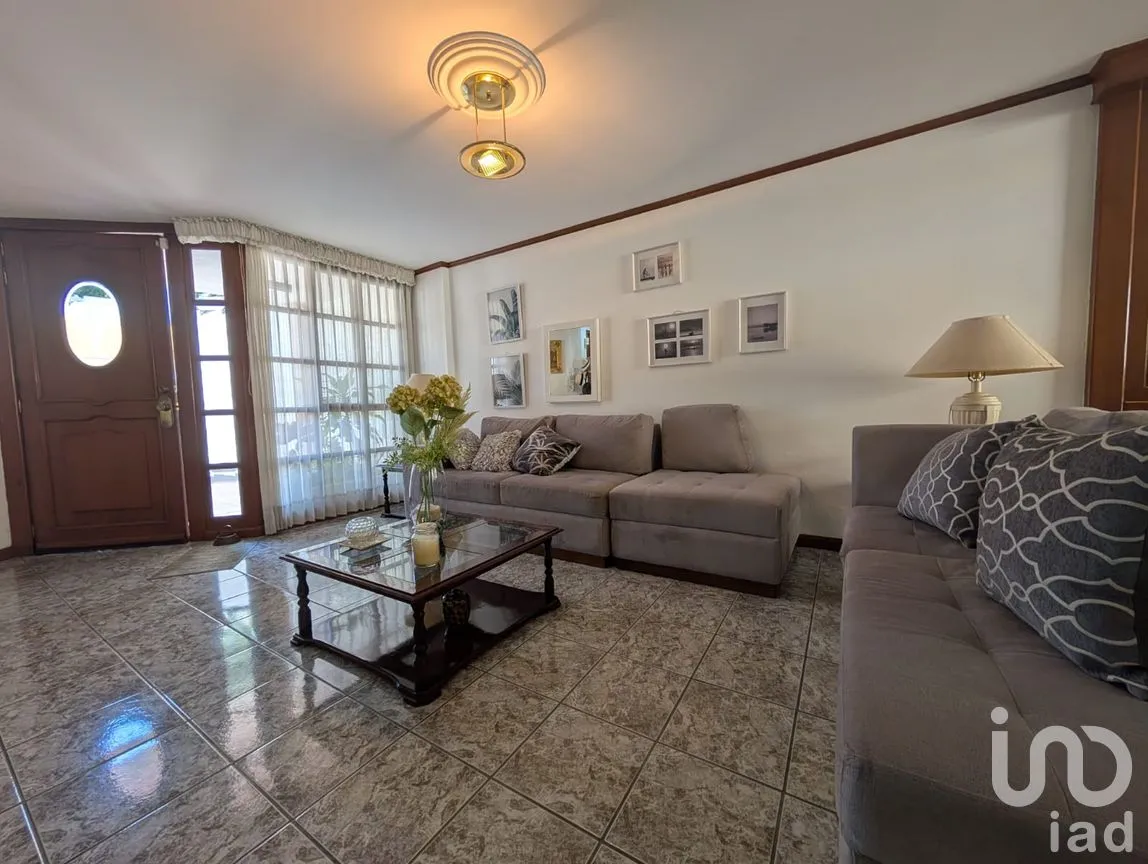 Casa en Venta en Jardines de Celaya 1a Secc, Celaya, Guanajuato | NEX-285255 | iad México | Foto 3 de 8