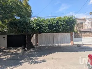 NEX-285255 - Casa en Venta, con 3 recamaras, con 4 baños, con 240 m2 de construcción en Jardines de Celaya 1a Secc, CP 38080, Guanajuato.