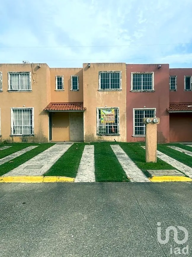 Casa en Venta en Villa Tulipanes, Acapulco de Juárez, Guerrero | NEX-242865 | iad México | Foto 2 de 18