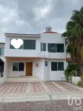 NEX-253767 - Casa en Venta, con 3 recamaras, con 4 baños, con 292 m2 de construcción en Cumbres del Lago, CP 76230, Querétaro.