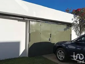 NEX-304377 - Casa en Venta, con 4 recamaras, con 4 baños, con 258 m2 de construcción.