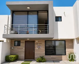 NEX-305719 - Casa en Renta, con 3 recamaras, con 2 baños, con 158 m2 de construcción.