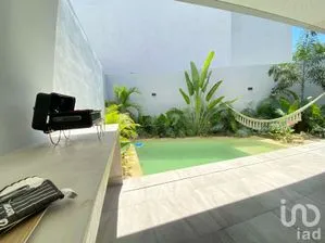 NEX-247565 - Casa en Venta, con 3 recamaras, con 4 baños, con 206 m2 de construcción.