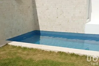 NEX-262811 - Casa en Renta, con 3 recamaras, con 4 baños, con 294 m2 de construcción.