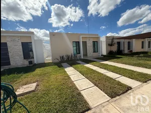 NEX-291324 - Casa en Renta, con 2 recamaras, con 1 baño, con 65 m2 de construcción en Gran Santa Fe, CP 97314, Yucatán.