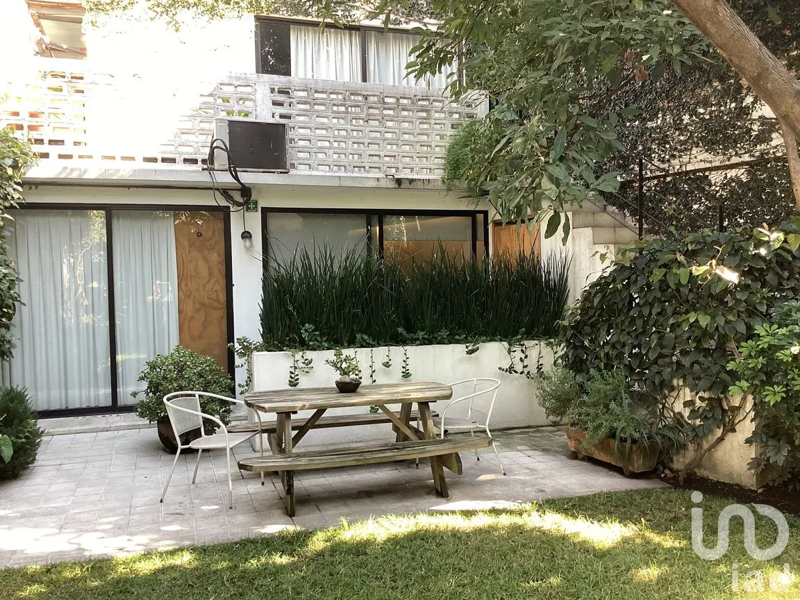 Casa en Venta en Del Carmen, Coyoacán, Ciudad de México | NEX-283760 | iad México | Foto 2 de 12