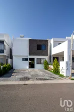 NEX-287635 - Casa en Venta, con 3 recamaras, con 4 baños, con 224 m2 de construcción en Juriquilla Campestre, CP 76226, Querétaro.