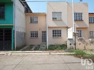 NEX-246797 - Casa en Venta, con 4 recamaras, con 2 baños, con 110 m2 de construcción en Los Encinos, CP 30866, Chiapas.