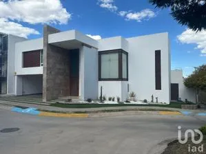 NEX-299619 - Casa en Venta, con 3 recamaras, con 3 baños, con 340 m2 de construcción.