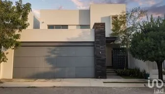 NEX-259062 - Casa en Venta, con 3 recamaras, con 4 baños, con 362 m2 de construcción en Santa Gertrudis, CP 28017, Colima.