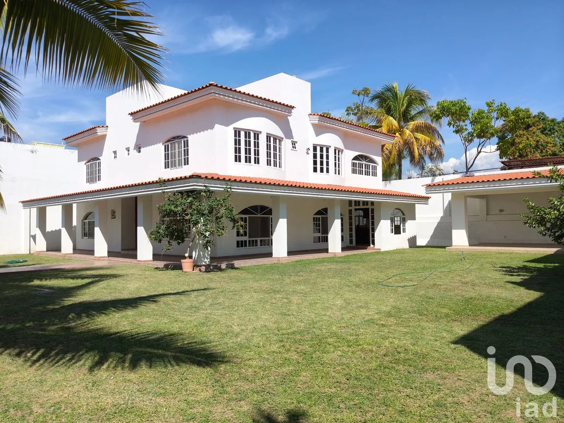 Casa en Venta en Jardines Vista Hermosa, Colima, Colima | NEX-286225 | iad México | Foto 1 de 15