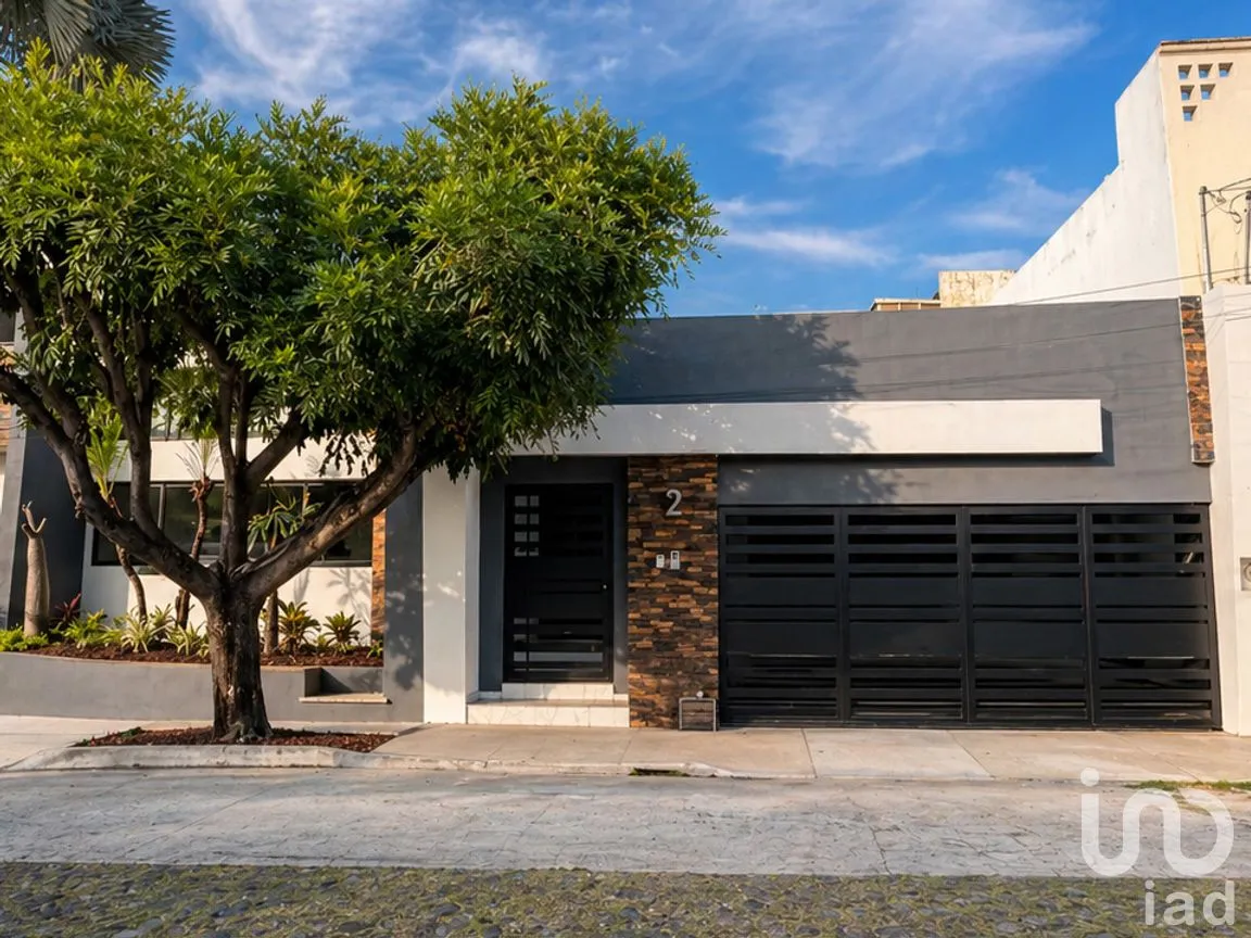 Casa en Venta en Jardines Vista Hermosa, Colima, Colima | NEX-296660 | iad México | Foto 1 de 18