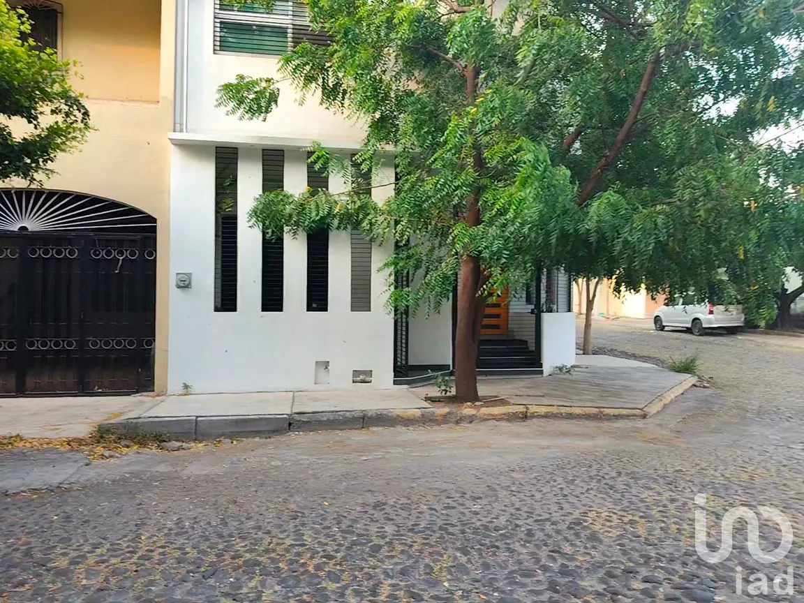 Cuarto en Renta en Lomas de Circunvalación, Colima, Colima | NEX-299557 | iad México | Foto 1 de 19