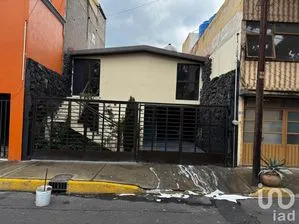 NEX-252949 - Casa en Venta, con 4 recamaras, con 2 baños, con 126 m2 de construcción.