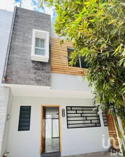 NEX-258717 - Casa en Venta, con 3 recamaras, con 3 baños, con 132 m2 de construcción en Praderas del Centinela, CP 45133, Jalisco.