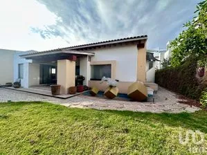 NEX-252091 - Casa en Venta, con 4 recamaras, con 4 baños, con 804 m2 de construcción.