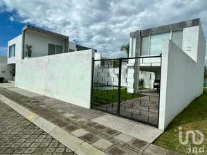 NEX-256387 - Casa en Venta, con 3 recamaras, con 3 baños, con 249 m2 de construcción en San Agustín de los Molinos, CP 74367, Puebla.