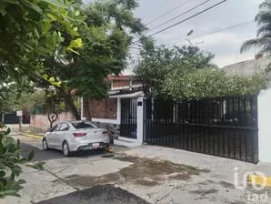 NEX-260471 - Casa en Venta, con 4 recamaras, con 3 baños, con 236 m2 de construcción.