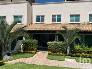 NEX-261191 - Casa en Renta, con 3 recamaras, con 3 baños, con 86 m2 de construcción en Cumbres Tulipanes, CP 62790, Morelos.