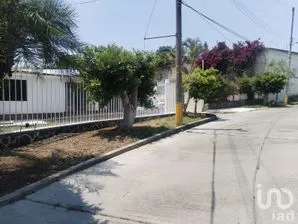 NEX-296457 - Casa en Renta, con 3 recamaras, con 1 baño, con 160 m2 de construcción en Las Canteras, CP 62565, Morelos.
