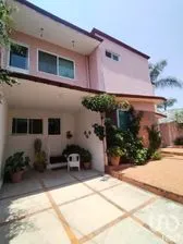 NEX-302314 - Casa en Venta, con 3 recamaras, con 3 baños, con 279 m2 de construcción.