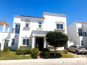 NEX-245744 - Casa en Venta, con 3 recamaras, con 2 baños, con 165 m2 de construcción.