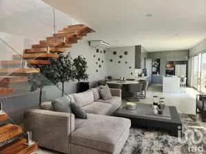 NEX-257455 - Casa en Venta, con 4 recamaras, con 3 baños, con 350 m2 de construcción.