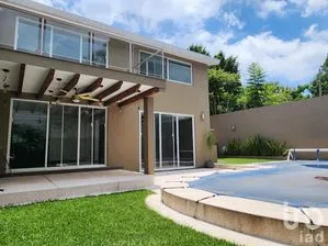 NEX-257466 - Casa en Venta, con 4 recamaras, con 3 baños, con 257 m2 de construcción.