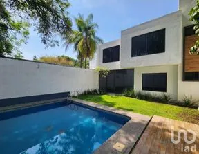 NEX-257494 - Casa en Venta, con 4 recamaras, con 4 baños, con 250 m2 de construcción.