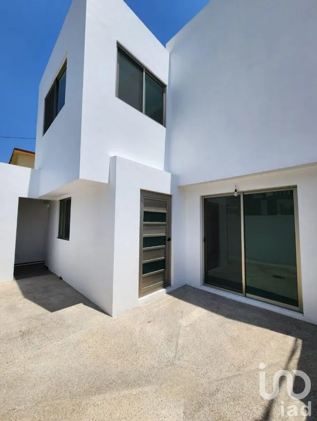 Casa en Venta en Condominios Bugambilias, Cuernavaca, Morelos | NEX-259804 | iad México | Foto 1 de 18