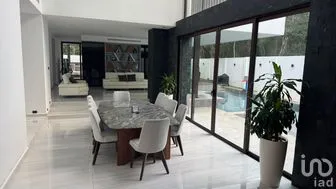 NEX-261329 - Casa en Venta, con 4 recamaras, con 6 baños, con 892 m2 de construcción.