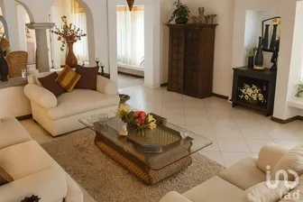 NEX-264631 - Casa en Venta, con 3 recamaras, con 3 baños, con 446 m2 de construcción.