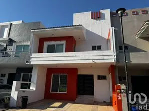 NEX-251589 - Casa en Venta, con 3 recamaras, con 3 baños, con 220 m2 de construcción en Rincón del Bosque, CP 30785, Chiapas.