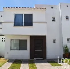 NEX-247433 - Casa en Venta, con 3 recamaras, con 2 baños, con 165 m2 de construcción en Residencial Puerta de Piedra, CP 38115, Guanajuato.