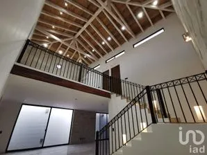 NEX-249858 - Casa en Venta, con 4 recamaras, con 4 baños, con 250 m2 de construcción.