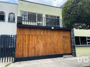NEX-254820 - Casa en Renta, con 6 recamaras, con 4 baños, con 380 m2 de construcción.