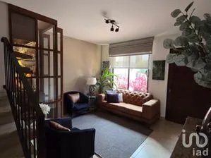 NEX-298105 - Casa en Venta, con 3 recamaras, con 2 baños, con 180 m2 de construcción.
