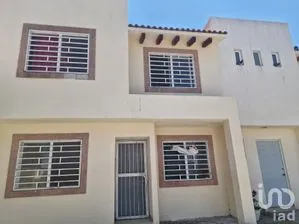 NEX-250344 - Casa en Venta, con 4 recamaras, con 2 baños, con 128 m2 de construcción.