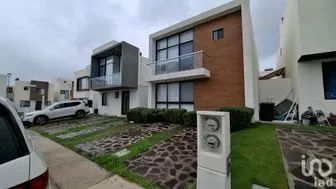 NEX-255710 - Casa en Venta, con 3 recamaras, con 2 baños, con 168 m2 de construcción.