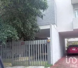 NEX-249475 - Casa en Venta, con 7 recamaras, con 4 baños, con 360 m2 de construcción.