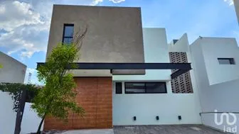 NEX-249932 - Casa en Venta, con 3 recamaras, con 3 baños, con 262 m2 de construcción.