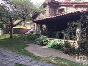 NEX-249205 - Casa en Venta, con 4 recamaras, con 4 baños, con 272 m2 de construcción.