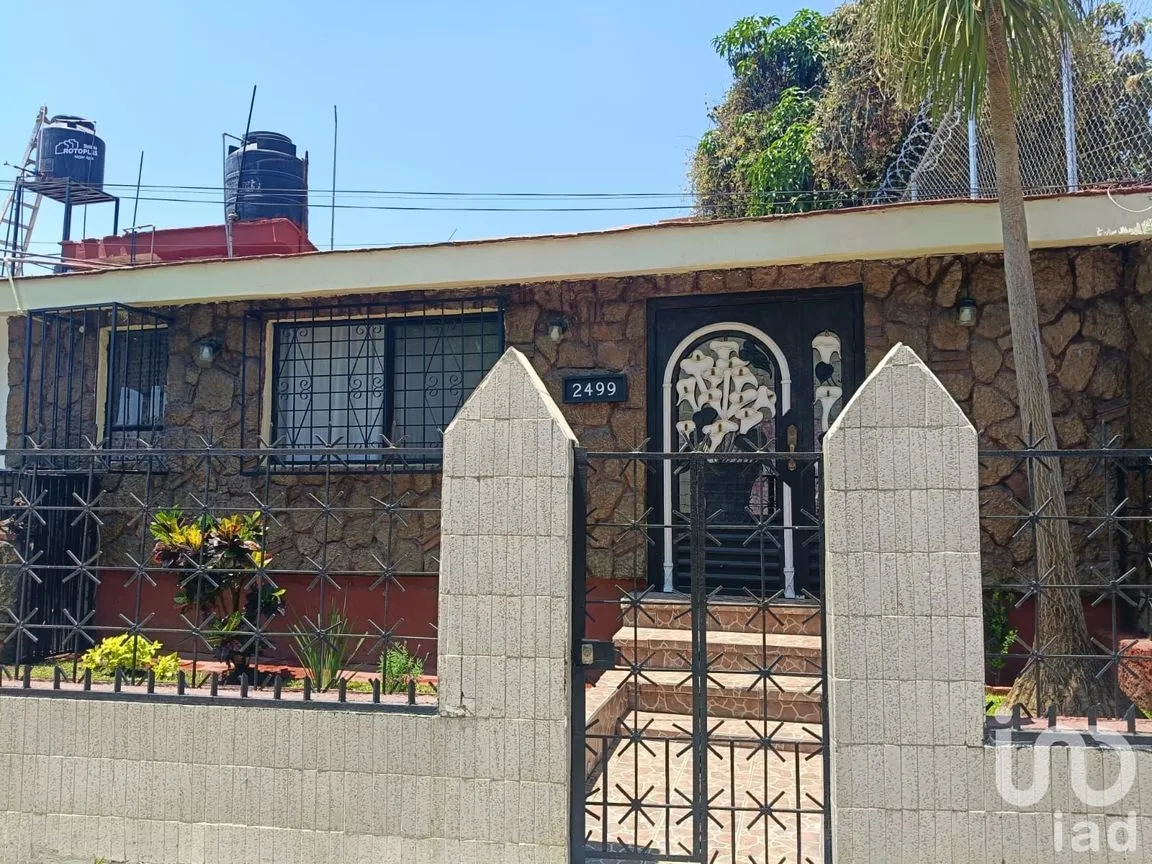Casa en Venta en Oblatos, Guadalajara, Jalisco | NEX-249038 | iad México | Foto 2 de 17