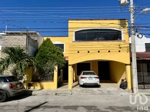 NEX-252626 - Casa en Venta, con 3 recamaras, con 2 baños, con 235 m2 de construcción.