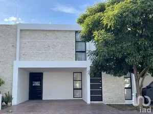 NEX-253475 - Casa en Venta, con 3 recamaras, con 3 baños, con 165 m2 de construcción.