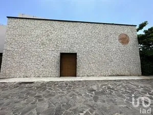 NEX-254629 - Casa en Venta, con 3 recamaras, con 3 baños, con 374 m2 de construcción.