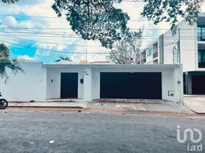 NEX-254822 - Casa en Venta, con 4 recamaras, con 4 baños, con 399 m2 de construcción.