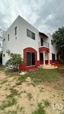 NEX-266057 - Casa en Venta, con 3 recamaras, con 4 baños, con 270 m2 de construcción.
